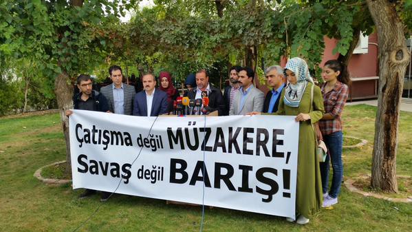 Read more about the article Çatışma Değil Müzakere, Savaş Değil Barış: Eylemsizlik İlanına Olumlu Cevap Verilsin!